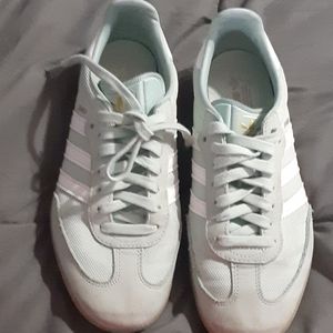 Ladies adidas tennyshoes /sneakers